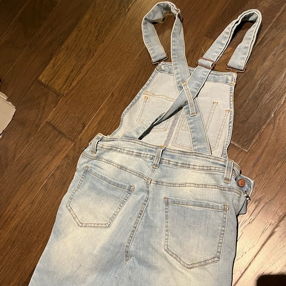 Light blue overalls and GUESS jeans in light blue - Picture 3 of 10